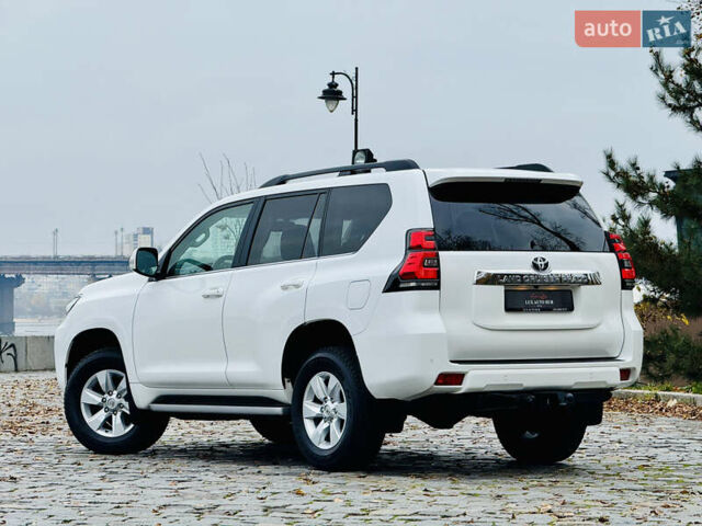 Белый Тойота Ленд Крузер Прадо, объемом двигателя 3.96 л и пробегом 50 тыс. км за 41999 $, фото 164 на Automoto.ua