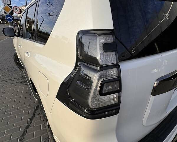 Белый Тойота Ленд Крузер Прадо, объемом двигателя 2.76 л и пробегом 130 тыс. км за 49599 $, фото 8 на Automoto.ua