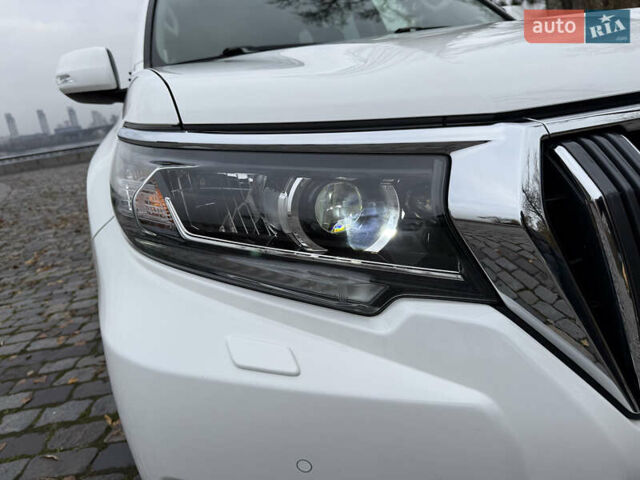 Белый Тойота Ленд Крузер Прадо, объемом двигателя 3.96 л и пробегом 50 тыс. км за 41999 $, фото 69 на Automoto.ua