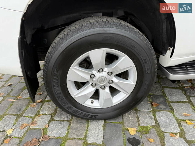 Белый Тойота Ленд Крузер Прадо, объемом двигателя 3.96 л и пробегом 50 тыс. км за 41999 $, фото 39 на Automoto.ua