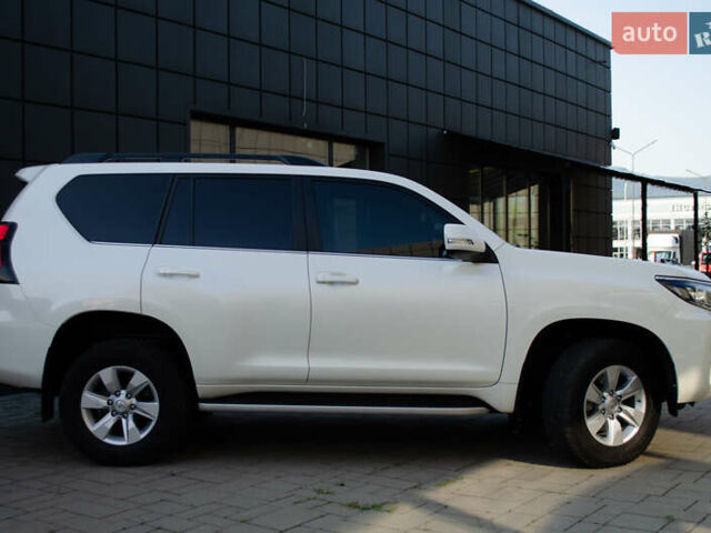 Белый Тойота Ленд Крузер Прадо, объемом двигателя 3.96 л и пробегом 42 тыс. км за 46500 $, фото 6 на Automoto.ua