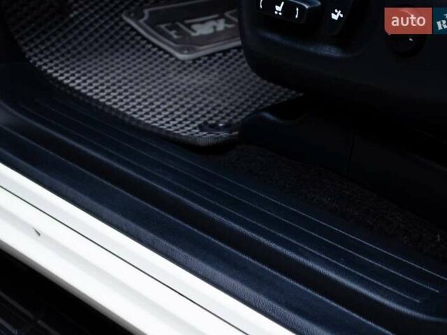 Белый Тойота Ленд Крузер Прадо, объемом двигателя 3.96 л и пробегом 42 тыс. км за 46500 $, фото 44 на Automoto.ua