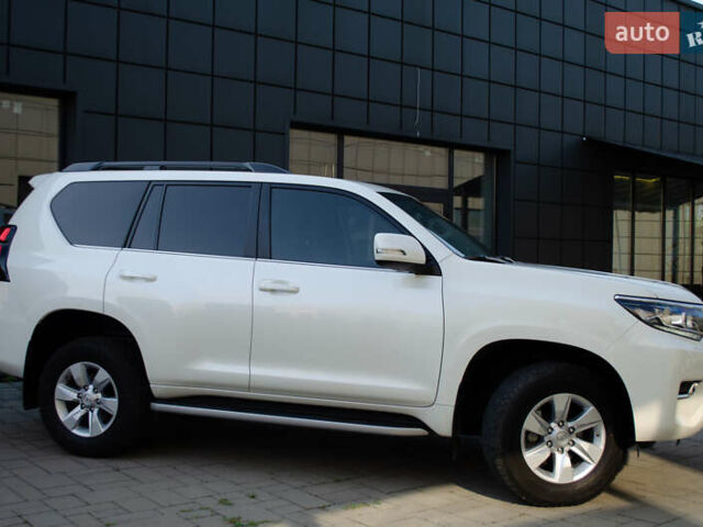 Белый Тойота Ленд Крузер Прадо, объемом двигателя 3.96 л и пробегом 42 тыс. км за 46500 $, фото 3 на Automoto.ua
