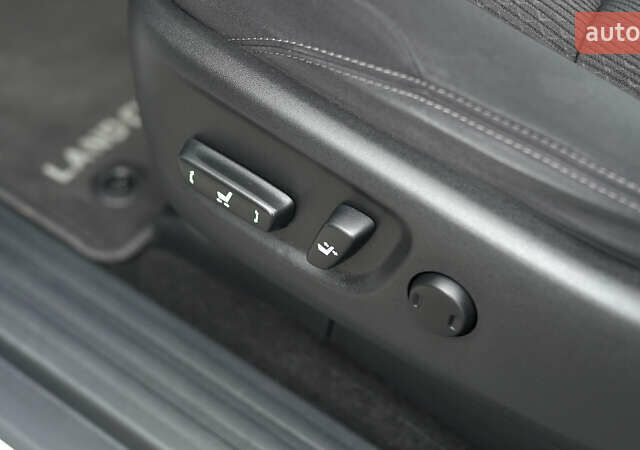 Белый Тойота Ленд Крузер Прадо, объемом двигателя 4 л и пробегом 28 тыс. км за 39990 $, фото 15 на Automoto.ua