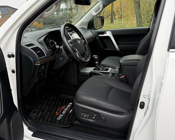 Белый Тойота Ленд Крузер Прадо, объемом двигателя 3.96 л и пробегом 50 тыс. км за 41999 $, фото 89 на Automoto.ua