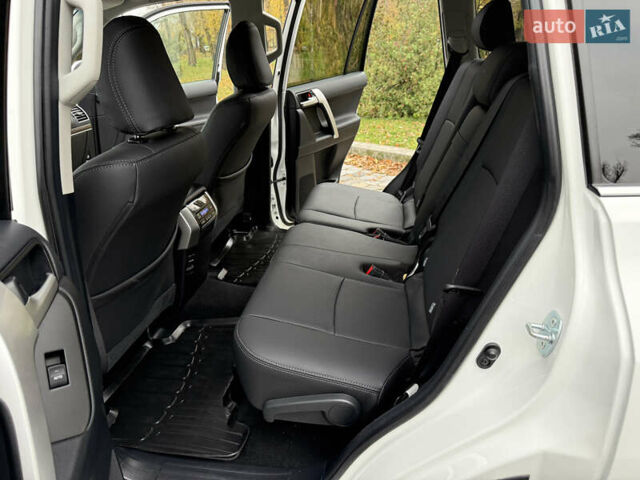 Белый Тойота Ленд Крузер Прадо, объемом двигателя 3.96 л и пробегом 50 тыс. км за 41999 $, фото 107 на Automoto.ua