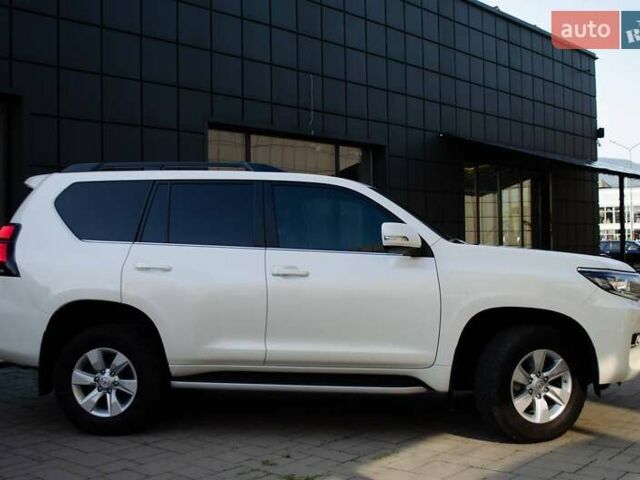 Белый Тойота Ленд Крузер Прадо, объемом двигателя 3.96 л и пробегом 42 тыс. км за 46500 $, фото 4 на Automoto.ua