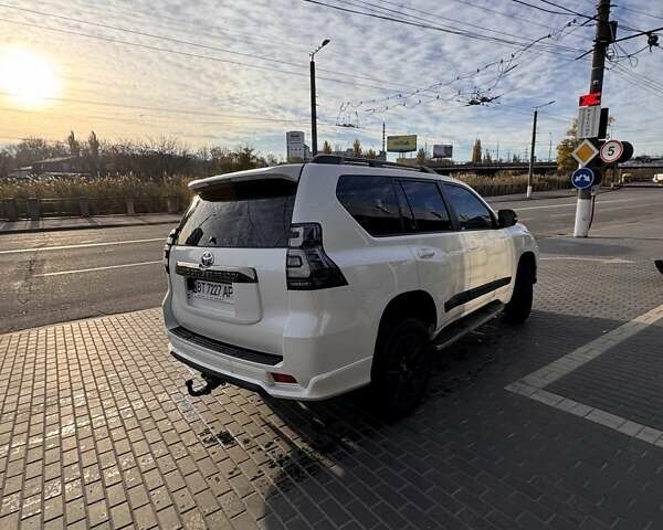 Белый Тойота Ленд Крузер Прадо, объемом двигателя 2.76 л и пробегом 130 тыс. км за 49599 $, фото 4 на Automoto.ua
