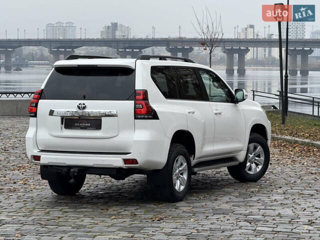 Белый Тойота Ленд Крузер Прадо, объемом двигателя 3.96 л и пробегом 50 тыс. км за 41999 $, фото 165 на Automoto.ua