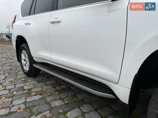 Белый Тойота Ленд Крузер Прадо, объемом двигателя 3.96 л и пробегом 50 тыс. км за 41999 $, фото 34 на Automoto.ua