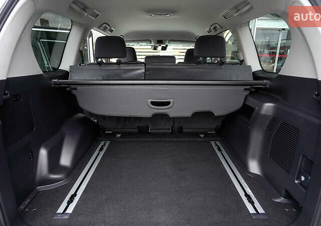 Белый Тойота Ленд Крузер Прадо, объемом двигателя 4 л и пробегом 28 тыс. км за 39990 $, фото 9 на Automoto.ua