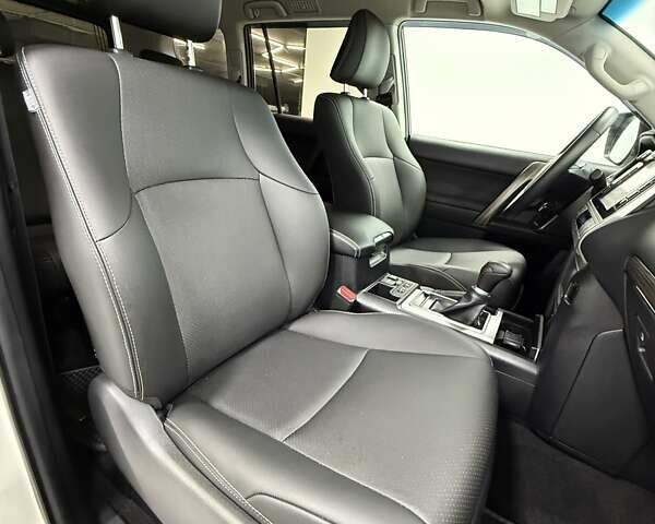 Білий Тойота Ленд Крузер Прадо, об'ємом двигуна 2.76 л та пробігом 139 тис. км за 43000 $, фото 23 на Automoto.ua