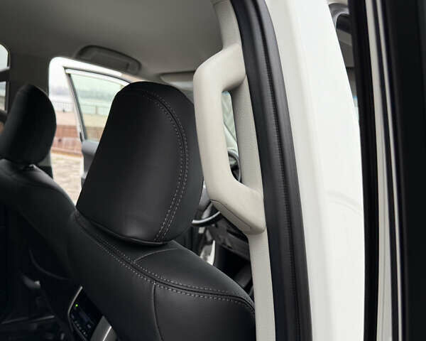 Белый Тойота Ленд Крузер Прадо, объемом двигателя 3.96 л и пробегом 50 тыс. км за 41999 $, фото 104 на Automoto.ua