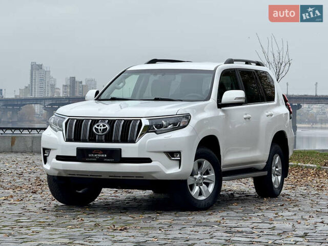 Белый Тойота Ленд Крузер Прадо, объемом двигателя 3.96 л и пробегом 50 тыс. км за 41999 $, фото 202 на Automoto.ua