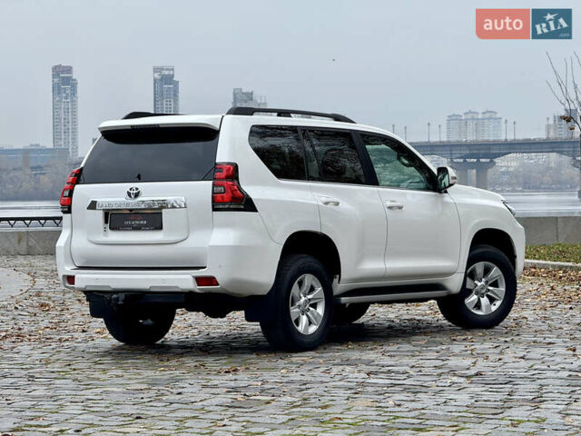Белый Тойота Ленд Крузер Прадо, объемом двигателя 3.96 л и пробегом 50 тыс. км за 41999 $, фото 173 на Automoto.ua