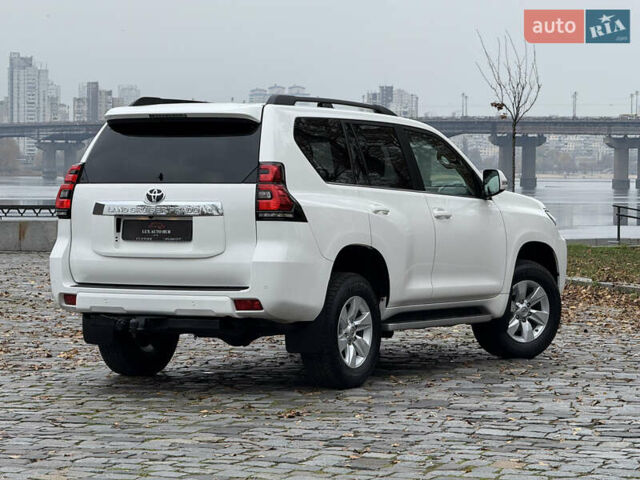 Белый Тойота Ленд Крузер Прадо, объемом двигателя 3.96 л и пробегом 50 тыс. км за 41999 $, фото 170 на Automoto.ua