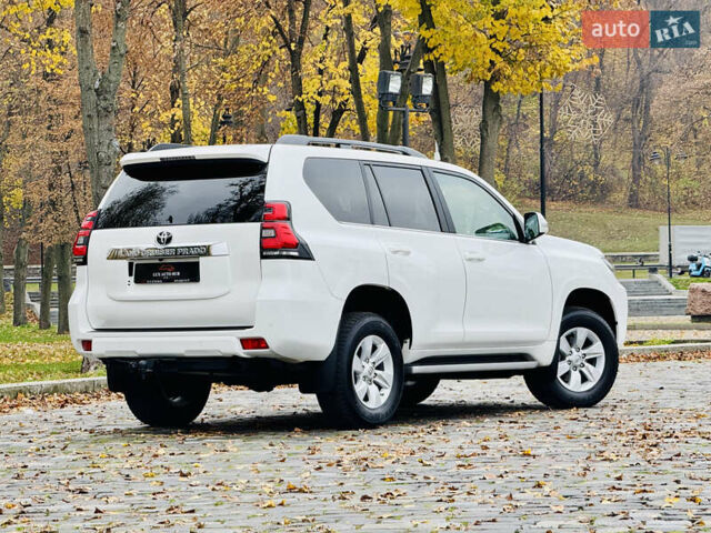 Белый Тойота Ленд Крузер Прадо, объемом двигателя 3.96 л и пробегом 50 тыс. км за 41999 $, фото 188 на Automoto.ua