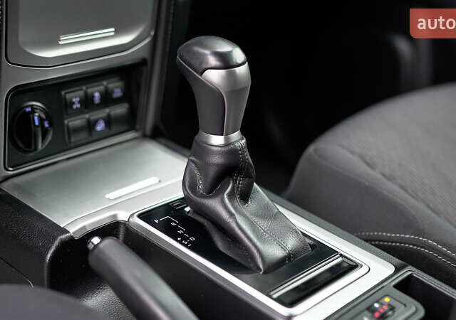 Белый Тойота Ленд Крузер Прадо, объемом двигателя 4 л и пробегом 28 тыс. км за 39990 $, фото 30 на Automoto.ua