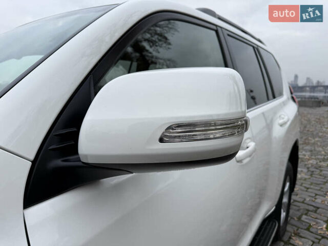 Белый Тойота Ленд Крузер Прадо, объемом двигателя 3.96 л и пробегом 50 тыс. км за 41999 $, фото 66 на Automoto.ua