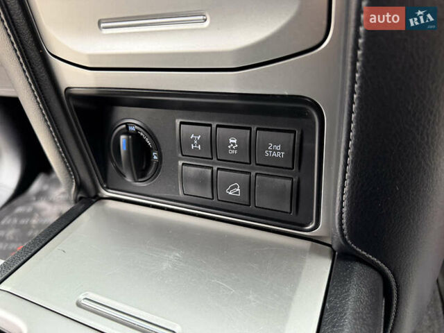 Белый Тойота Ленд Крузер Прадо, объемом двигателя 3.96 л и пробегом 50 тыс. км за 41999 $, фото 94 на Automoto.ua