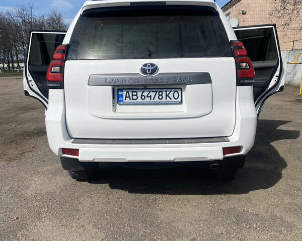 Белый Тойота Ленд Крузер Прадо, объемом двигателя 2.76 л и пробегом 38 тыс. км за 46900 $, фото 18 на Automoto.ua