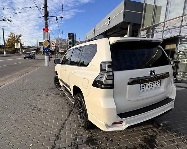 Белый Тойота Ленд Крузер Прадо, объемом двигателя 2.76 л и пробегом 130 тыс. км за 49599 $, фото 7 на Automoto.ua