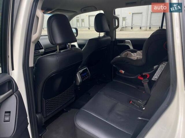 Тойота Ленд Крузер Прадо 2020 в Киеве на Automoto.ua Белый Тойота Ленд Крузер Прадо, объемом двигателя 3.96 л и пробегом 130 тыс. км за 44490 $, фото 17 на Automoto.ua