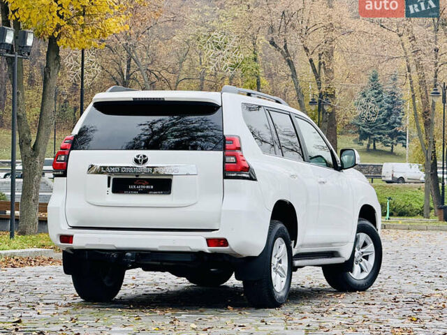 Белый Тойота Ленд Крузер Прадо, объемом двигателя 3.96 л и пробегом 50 тыс. км за 41999 $, фото 190 на Automoto.ua