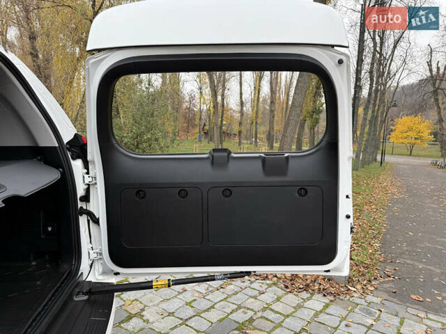 Белый Тойота Ленд Крузер Прадо, объемом двигателя 3.96 л и пробегом 50 тыс. км за 41999 $, фото 113 на Automoto.ua