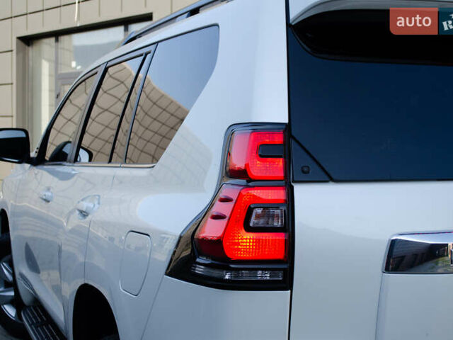 Белый Тойота Ленд Крузер Прадо, объемом двигателя 3.96 л и пробегом 42 тыс. км за 46500 $, фото 57 на Automoto.ua