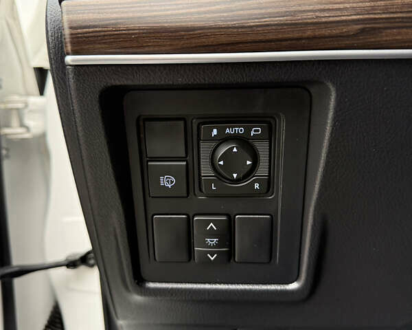 Белый Тойота Ленд Крузер Прадо, объемом двигателя 3.96 л и пробегом 50 тыс. км за 41999 $, фото 25 на Automoto.ua