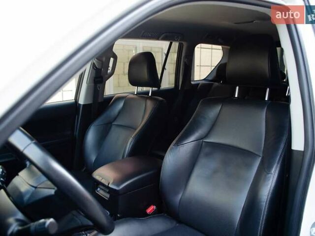 Белый Тойота Ленд Крузер Прадо, объемом двигателя 3.96 л и пробегом 42 тыс. км за 46500 $, фото 32 на Automoto.ua