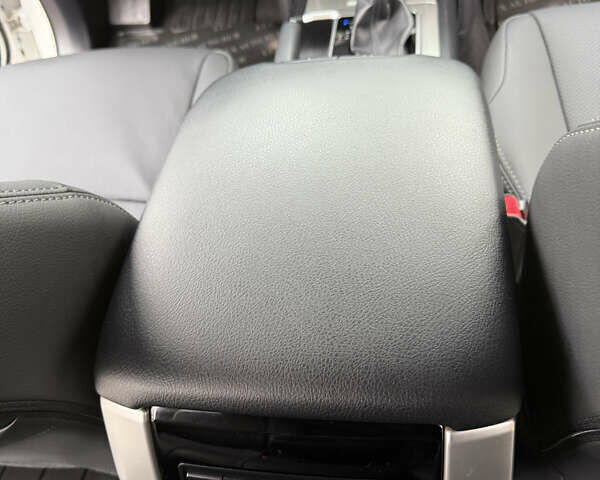 Белый Тойота Ленд Крузер Прадо, объемом двигателя 3.96 л и пробегом 50 тыс. км за 41999 $, фото 136 на Automoto.ua