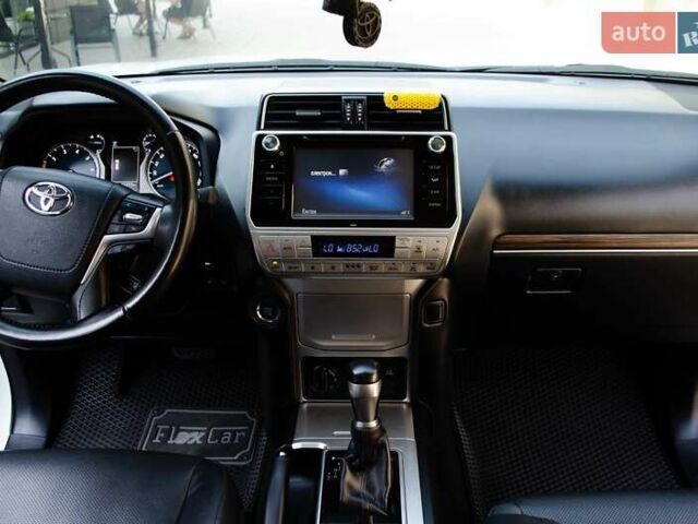 Белый Тойота Ленд Крузер Прадо, объемом двигателя 3.96 л и пробегом 42 тыс. км за 46500 $, фото 28 на Automoto.ua