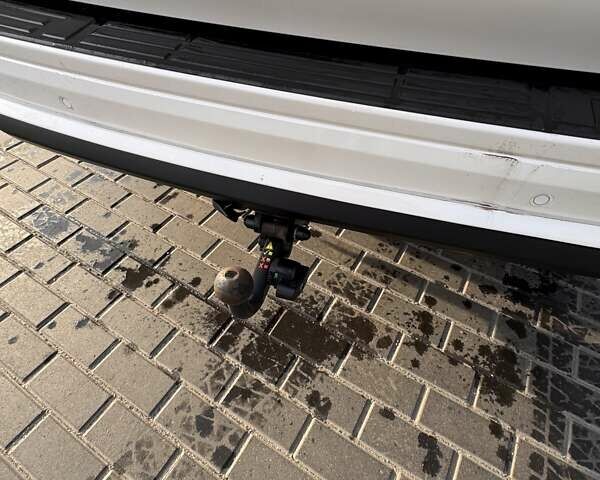 Белый Тойота Ленд Крузер Прадо, объемом двигателя 2.76 л и пробегом 130 тыс. км за 49599 $, фото 6 на Automoto.ua