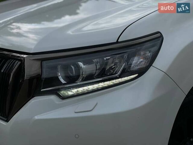 Тойота Ленд Крузер Прадо 2020 в Киеве на Automoto.ua Белый Тойота Ленд Крузер Прадо, объемом двигателя 3.96 л и пробегом 130 тыс. км за 44490 $, фото 2 на Automoto.ua