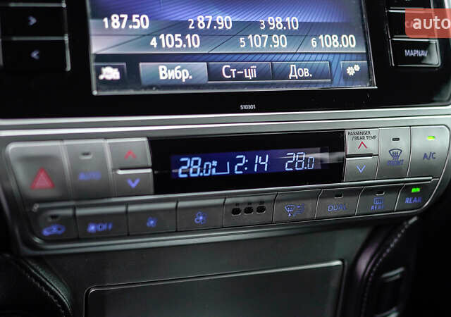 Белый Тойота Ленд Крузер Прадо, объемом двигателя 4 л и пробегом 28 тыс. км за 39990 $, фото 28 на Automoto.ua