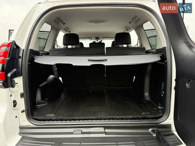 Белый Тойота Ленд Крузер Прадо, объемом двигателя 3.96 л и пробегом 50 тыс. км за 41999 $, фото 114 на Automoto.ua