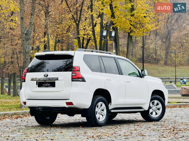 Белый Тойота Ленд Крузер Прадо, объемом двигателя 3.96 л и пробегом 50 тыс. км за 41999 $, фото 189 на Automoto.ua