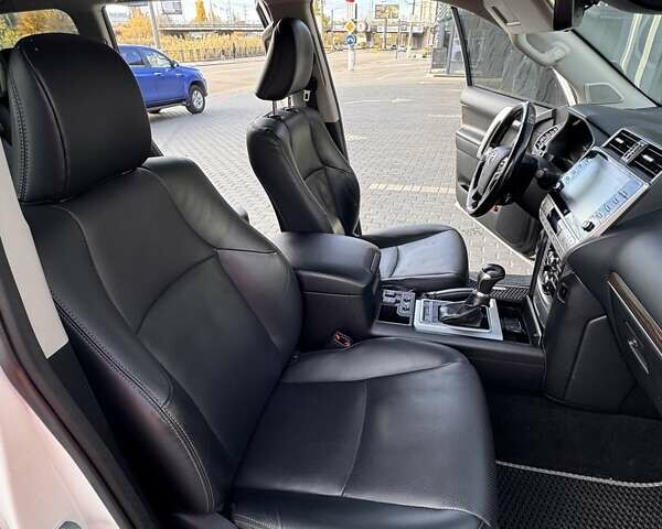 Белый Тойота Ленд Крузер Прадо, объемом двигателя 2.76 л и пробегом 130 тыс. км за 49599 $, фото 37 на Automoto.ua