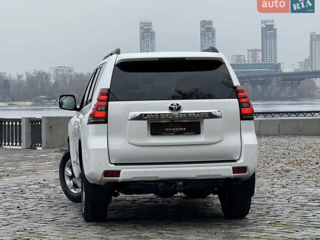 Белый Тойота Ленд Крузер Прадо, объемом двигателя 3.96 л и пробегом 50 тыс. км за 41999 $, фото 162 на Automoto.ua