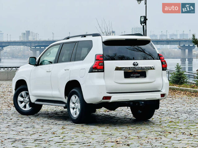 Белый Тойота Ленд Крузер Прадо, объемом двигателя 3.96 л и пробегом 50 тыс. км за 41999 $, фото 28 на Automoto.ua