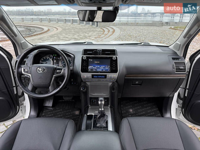 Белый Тойота Ленд Крузер Прадо, объемом двигателя 3.96 л и пробегом 50 тыс. км за 41999 $, фото 10 на Automoto.ua