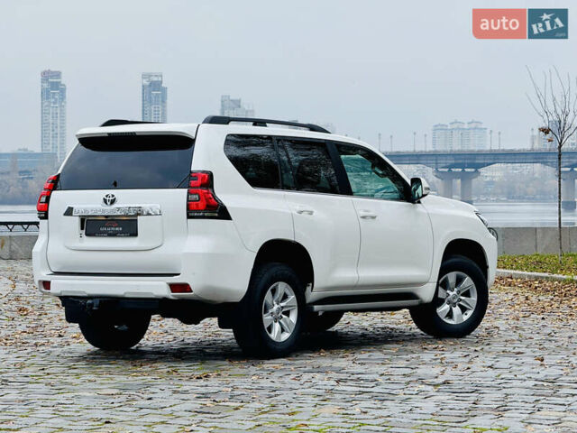 Белый Тойота Ленд Крузер Прадо, объемом двигателя 3.96 л и пробегом 50 тыс. км за 41999 $, фото 172 на Automoto.ua