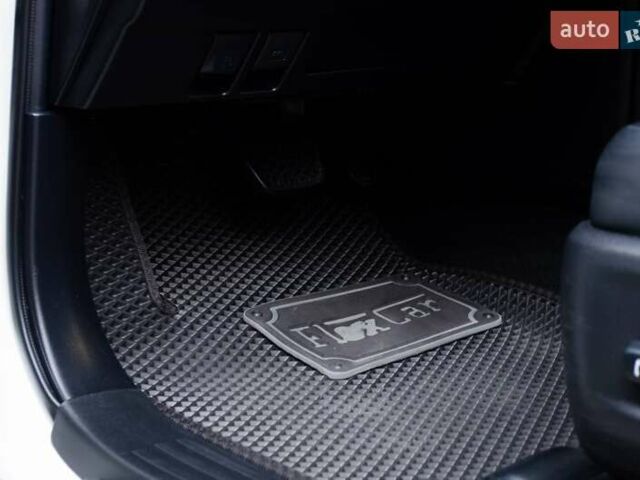 Белый Тойота Ленд Крузер Прадо, объемом двигателя 3.96 л и пробегом 42 тыс. км за 46500 $, фото 45 на Automoto.ua