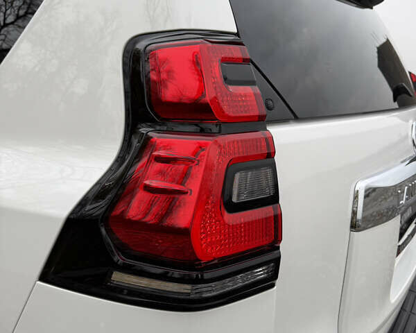 Белый Тойота Ленд Крузер Прадо, объемом двигателя 3.96 л и пробегом 50 тыс. км за 41999 $, фото 54 на Automoto.ua