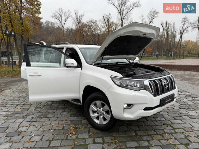 Белый Тойота Ленд Крузер Прадо, объемом двигателя 3.96 л и пробегом 50 тыс. км за 41999 $, фото 123 на Automoto.ua