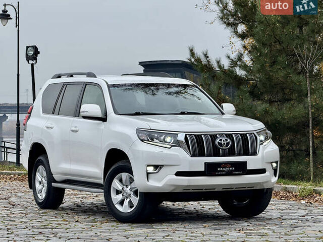 Белый Тойота Ленд Крузер Прадо, объемом двигателя 3.96 л и пробегом 50 тыс. км за 41999 $, фото 185 на Automoto.ua