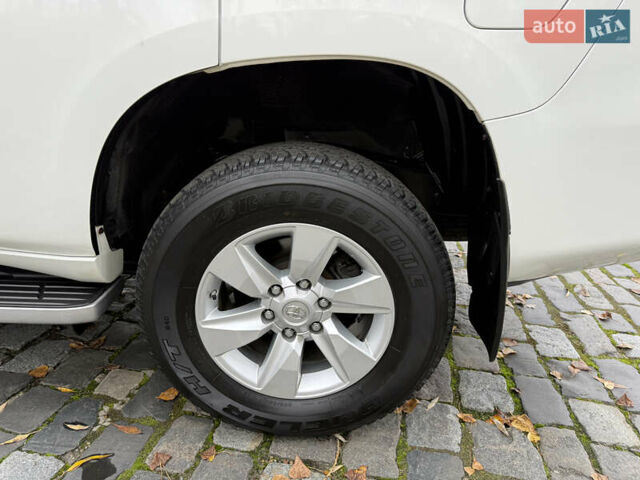 Белый Тойота Ленд Крузер Прадо, объемом двигателя 3.96 л и пробегом 50 тыс. км за 41999 $, фото 55 на Automoto.ua