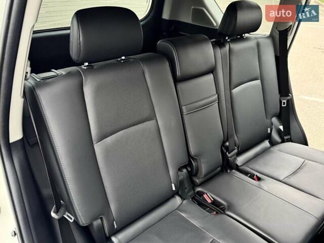 Белый Тойота Ленд Крузер Прадо, объемом двигателя 3.96 л и пробегом 43 тыс. км за 56500 $, фото 35 на Automoto.ua